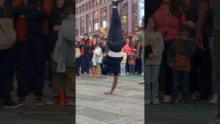 Times Square’s breakdance, New York City breakdancing! #shorts #timessquare #nyc #entertainment
