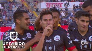 ¡Gooolazo de Mauro Lainez! Lobos lo gana 2-0 con un jugador menos