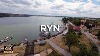 Ryn położony nad jeziorami: Ryńskim i Ołów | Mazury | Dji Avata | Lece w miasto [4k]