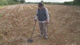 Wellers Hire - Professional Metal Detector (Minelab Equinox 800)