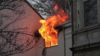 Exklusiv: Wohnungsbrand - Feuerwehr wurde blockiert in Bonner Altstadt am 20.11.17 + O-Töne