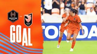 GOAL: Maria Sanchez lasers one from a distance - BOMBAZO!