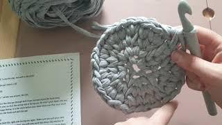 Circle tshirt yarn basket in ENGLISH by lets create a gift