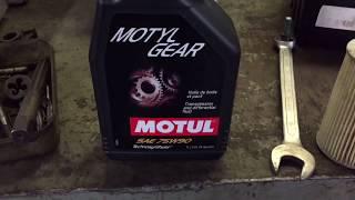 BMW E36 Замена масла Motul 75w90 в редукторе с самоблоком LSD