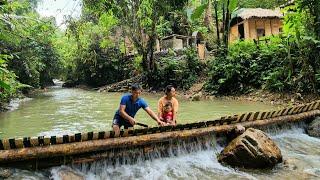 Building dam to block streams with bamboo to contain sand | Chúc Tòn Bình