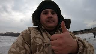 РЫБАЛКА СО ЛЬДА.ПЕРВЫЙ ВЫХОД.