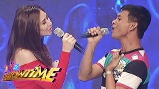 It's Showtime: Sarah Geronimo sings "Sino Nga Ba Siya"