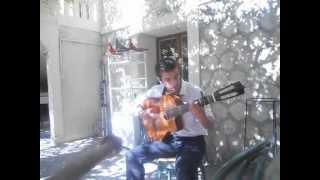 Cristofe SORS is trying a guitar