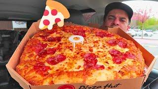 Pizza Hut New Crunchy Cheesy Crust Review & Mukbang بيتزا هت الجديدة بالأطراف المقرمشة بشيبس لييز