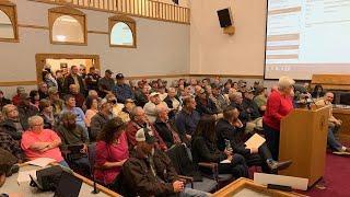 Hundreds attend meeting in Pulaski County to voice support for becoming Second Amendment sanctuary