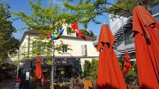 Panoramique du matin aux cafés favoris 