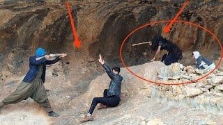 The conflict between humans and cave dwellers: the story ofthe persecution ofMuhammadand her friends