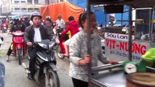 Am Markt in Vinh, Zentralvietnam.