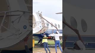 Pilot close door with passengers  #lol #viralvideos