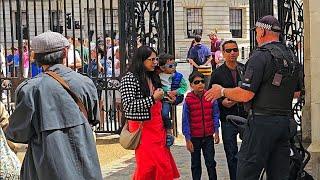 POLICE OFFICER SCHOOLS SNOOZY IDIOT TOURISTS as Summer stupidity begins at Horse Guards!