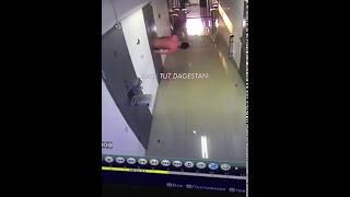 В Дагестане голый арестант сбежал из СИЗО через окно для подачи пищи