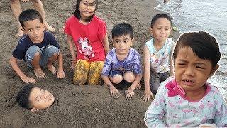 Drama Brother Buried All of Body in the Sand Beach - Abil Fatan Key