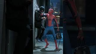 Spider Man saves a woman's purse after her arm bag is stolen ‍️