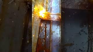 This electrode is not convenient #welding #Metal work. metal art#viral #shorts #youtubeshorts
