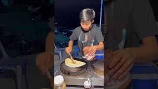 Как готовят знаменитые сладкие блины в Таиланде