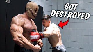 BODYBUILDER VS KICKBOXER (INSANE PUNCH)