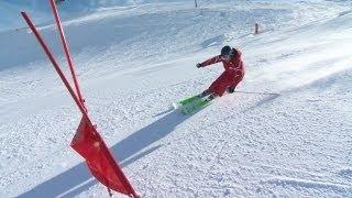 Slalom fahren auf Skiern (deutsch)