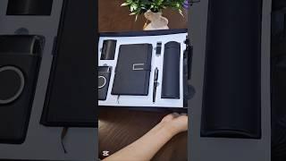 Блокнот, ручка, футляр для карт, флешка, повербанк, термос и зонт — всё для вашего комфорта 