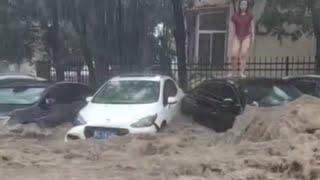 Trapped girl swept away by flooding! Storm strikes China city, many street under water