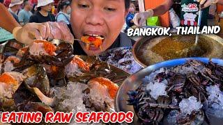 Eating Fresh Raw Seafoods in Thailand - Mud Crabs w/ Golden Yolk + Shrimp + Mantis + Spicy Sauce