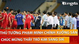 Thủ tướng Phạm Minh Chính xuống chúc mừng HLV Kim Sang Sik và ĐT Việt Nam. Quá cảm xúc