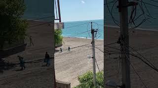 Абхазия Гагра май 2024 отдых и жилье частный сектор на берегу моря уборка пляжа к сезону.