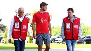 Southampton FC star Jack Stephens meets Big Issue vendors Mark and Lee