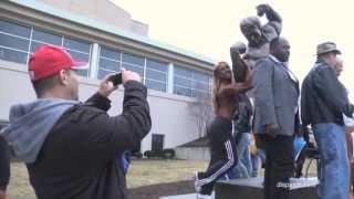 Arnold statue unveiled in Columbus