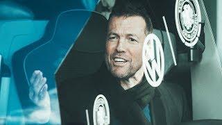 Lothar Matthäus zeigt den DFB-Bus