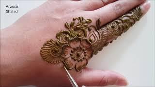 delicate henna mehndi design