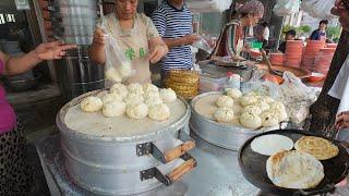 Chinese street food, steamed stuffed buns, deep-fried dough sticks, Hu hot soup， Egg cake