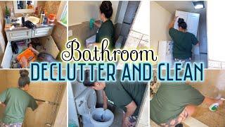 BATHROOM CLEAN WITH ME | DECLUTTER AND ORGANIZE | RENTAL HOME