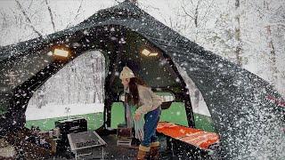 Heavy snow camping in 9kg inflatable hot tent alone relaxing - snowfall - ASMR