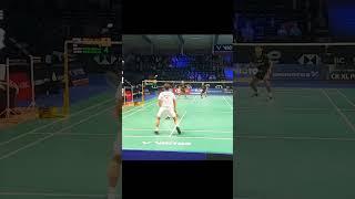 Kevin Sukamuljo causes the shuttlecock to change direction unbelievable.