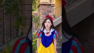 They all ran into the small house.#Snow#short#clown#Angel
