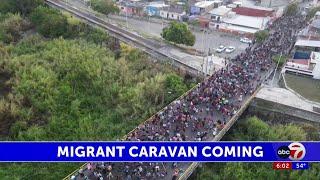 Migrant caravan walking towards the borderland