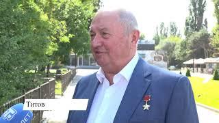 Космонавт Владимир Титов посетил Аллею космонавтики