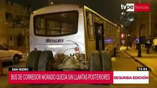 Bus de Corredor Morado termina sin llantas en pleno servicio