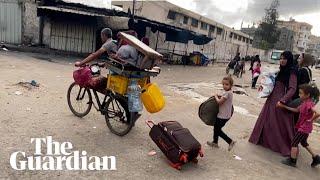 Gaza: hundreds of thousands flee Rafah as Israel ramps up attacks