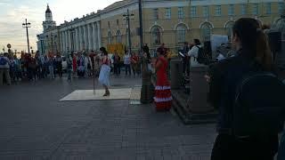Танцы на улицах Питера