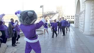 Greetings from the K-State Alumni Association with cheer!