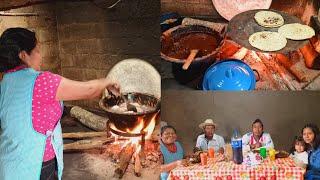 Festejamos El Día Del Padre Con Una Cazuelada De Mole De Puerco ¡Feliz dia del Padre!