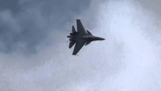 Su-30 MKM doing strange maneuver    ???