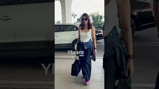 Actress #MrunalThakur Latest Video at Airport | Ybrant News