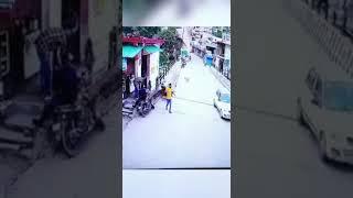 Dehradun Car Accident : Vikas Nagar में रफ्तार का कहर, Car ने एक युवक को उड़ा दिया | Viral Video